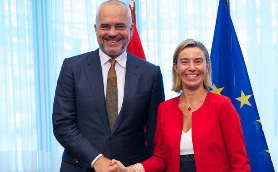Foto tratta da https://albaniainvestimenti.com/2018/03/21/albania-mogherini-si-ad-apertura-negoziati-ue-in-giugno/